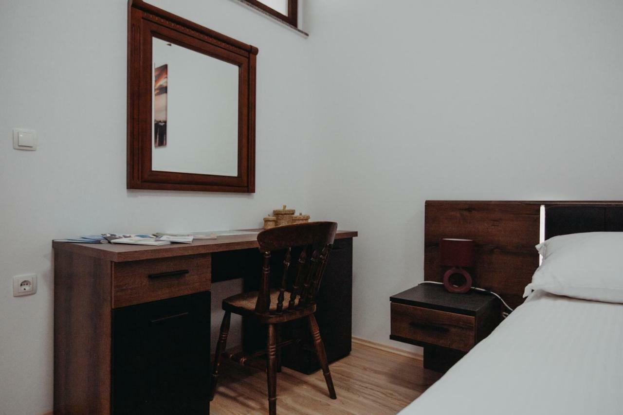 Apartman Vejama Josipdol Exteriör bild