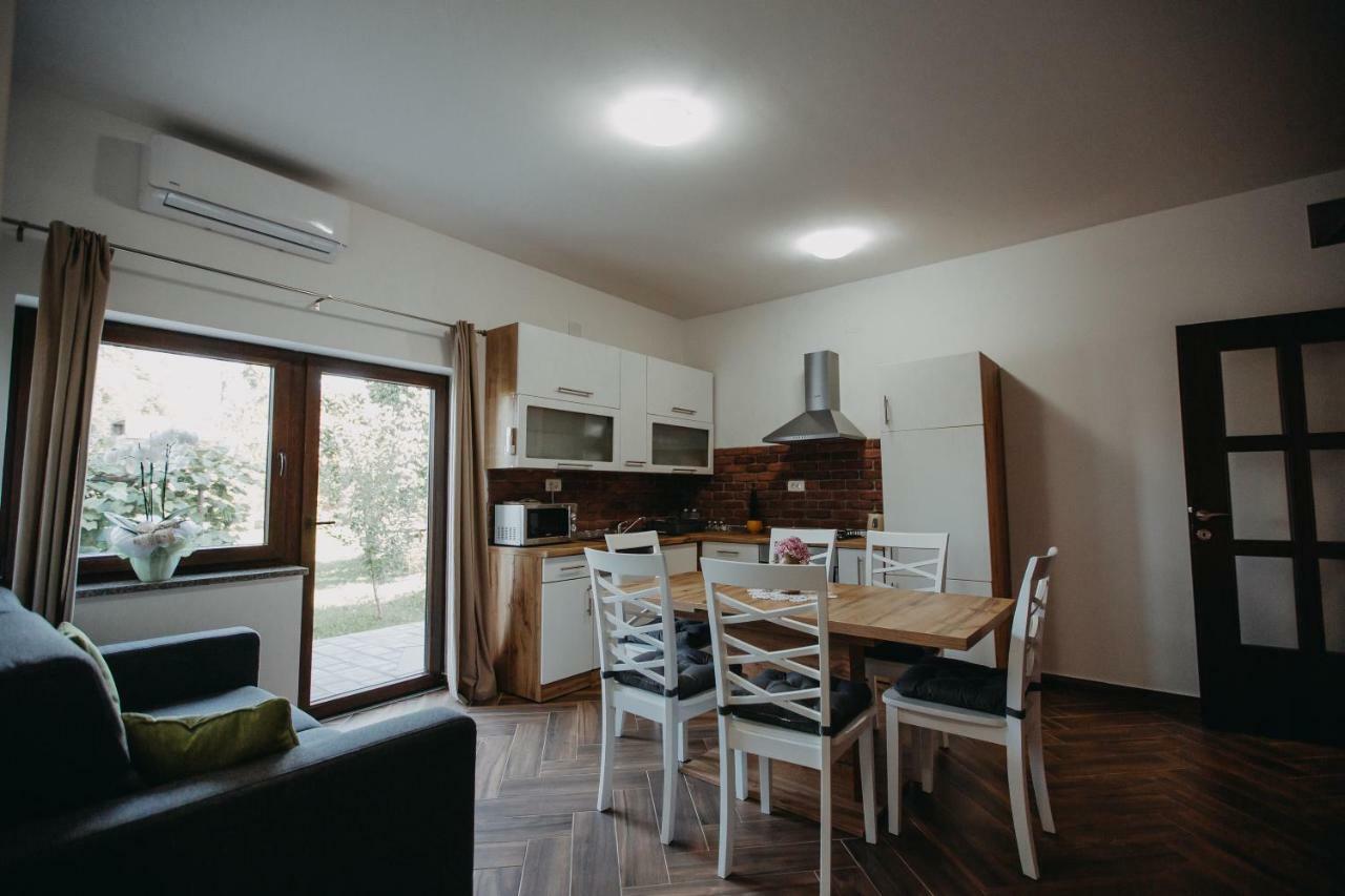 Apartman Vejama Josipdol Exteriör bild