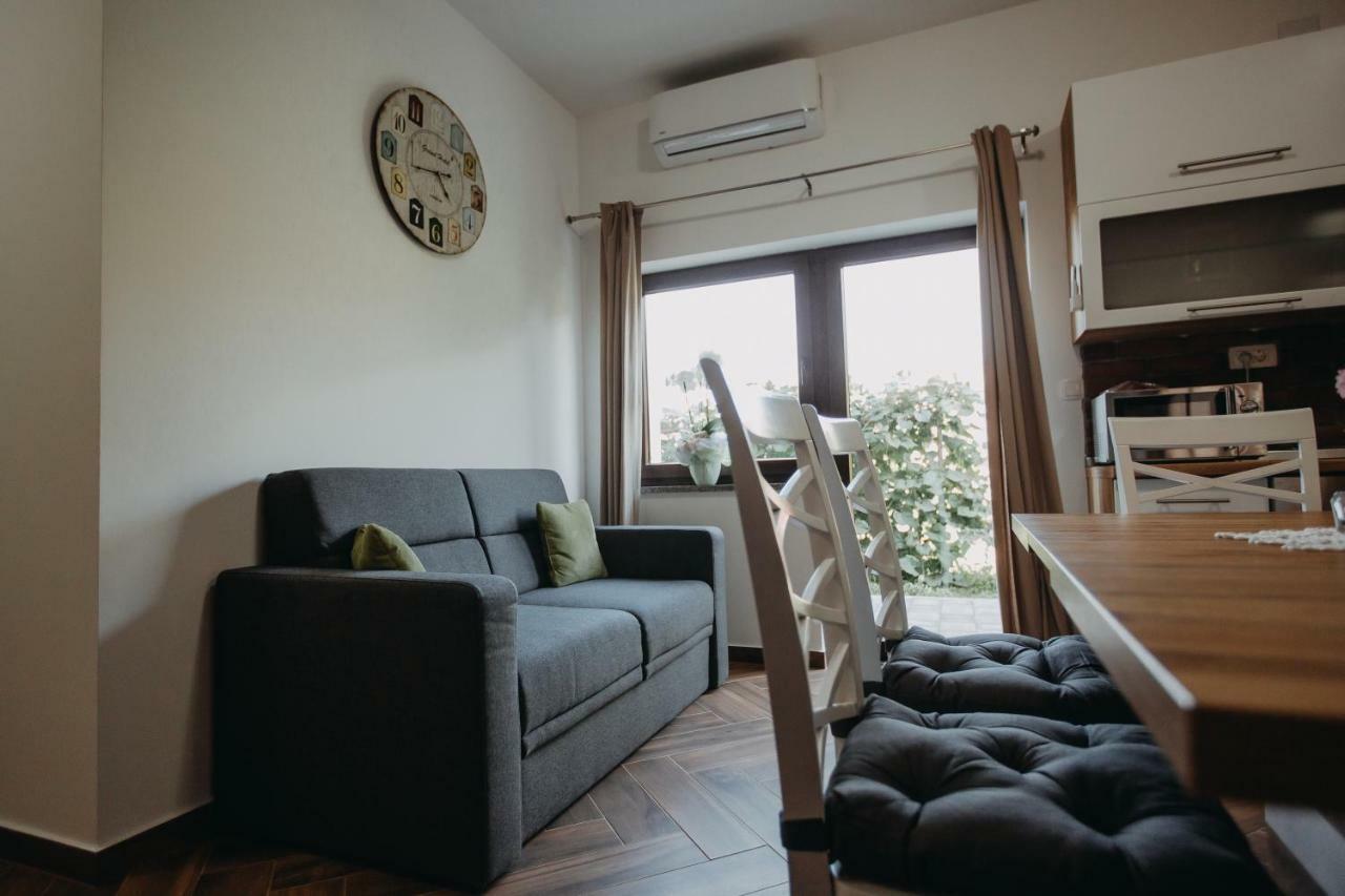 Apartman Vejama Josipdol Exteriör bild
