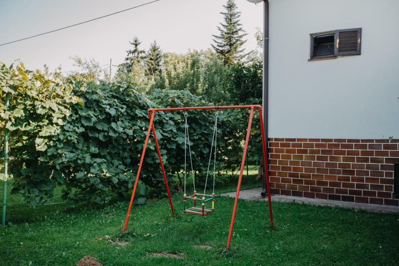 Apartman Vejama Josipdol Exteriör bild
