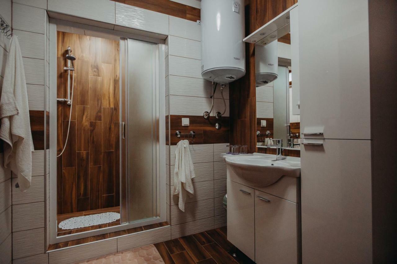 Apartman Vejama Josipdol Exteriör bild