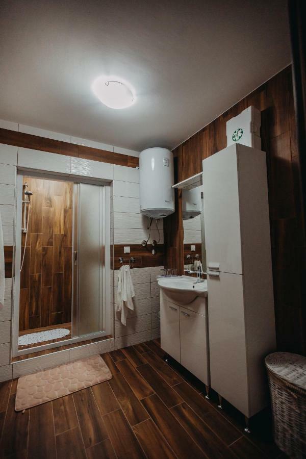Apartman Vejama Josipdol Exteriör bild