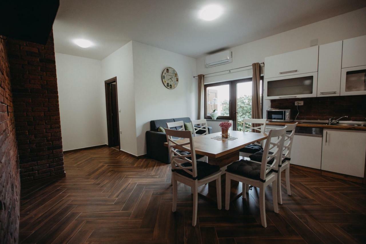 Apartman Vejama Josipdol Exteriör bild