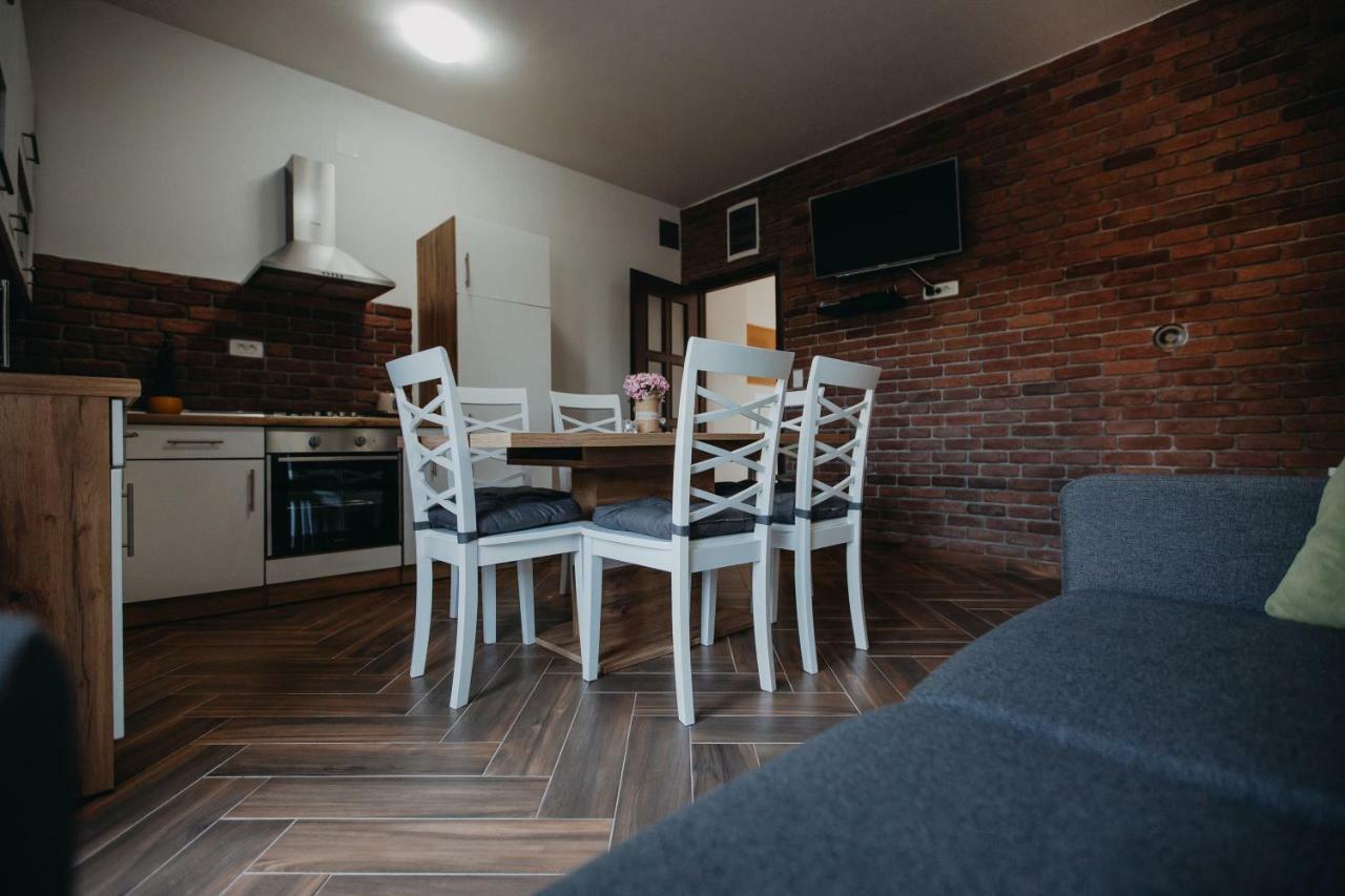 Apartman Vejama Josipdol Exteriör bild