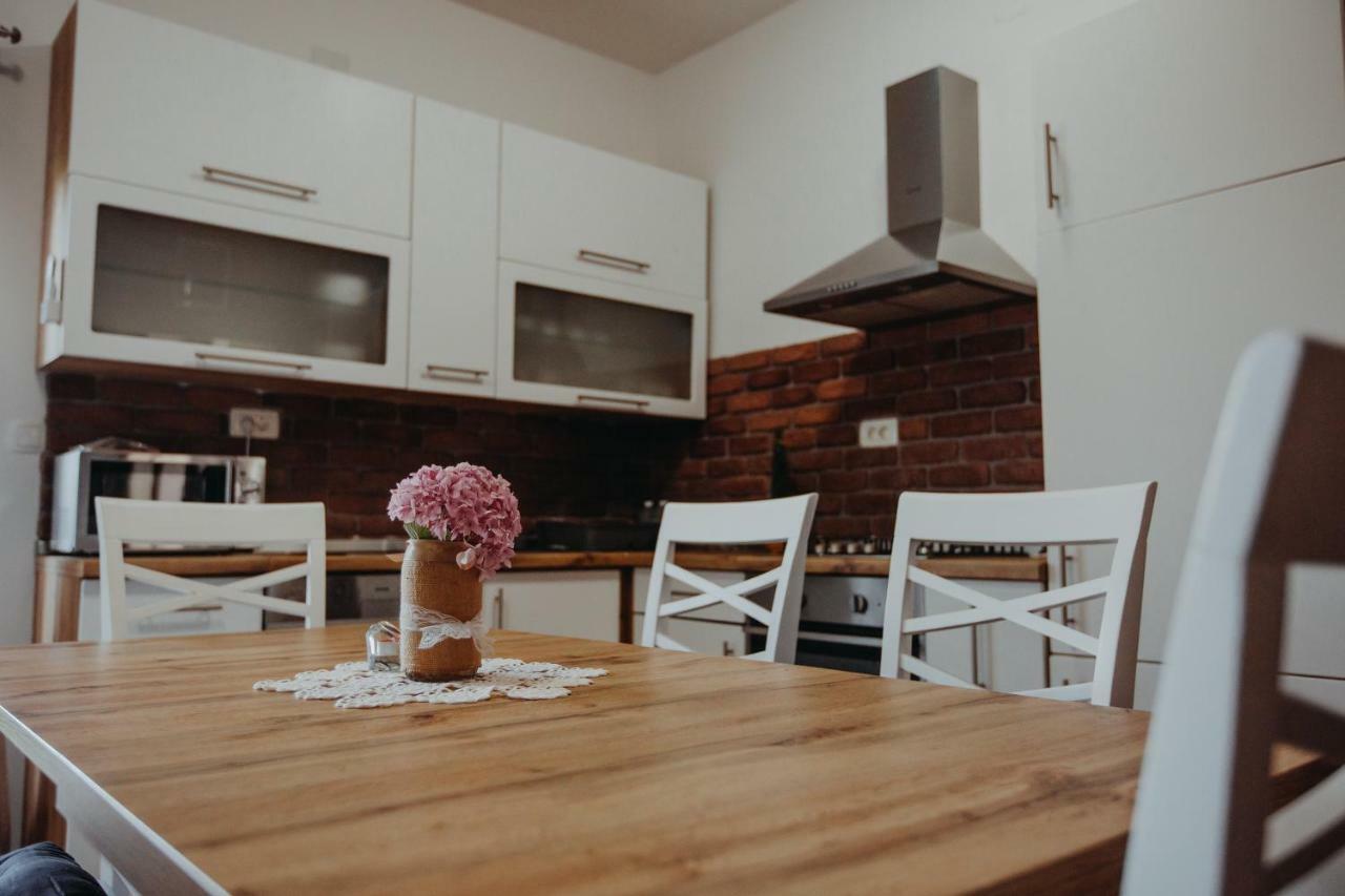 Apartman Vejama Josipdol Exteriör bild