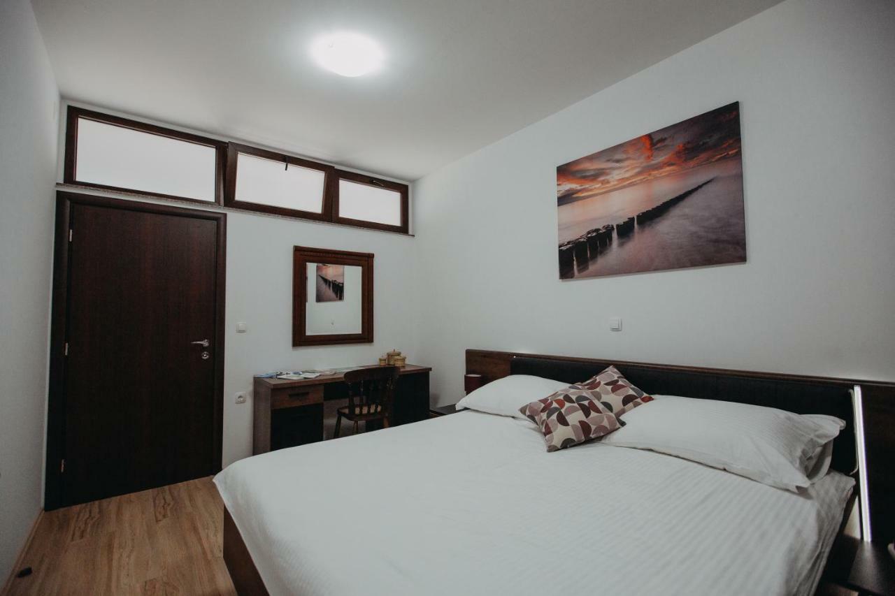Apartman Vejama Josipdol Exteriör bild
