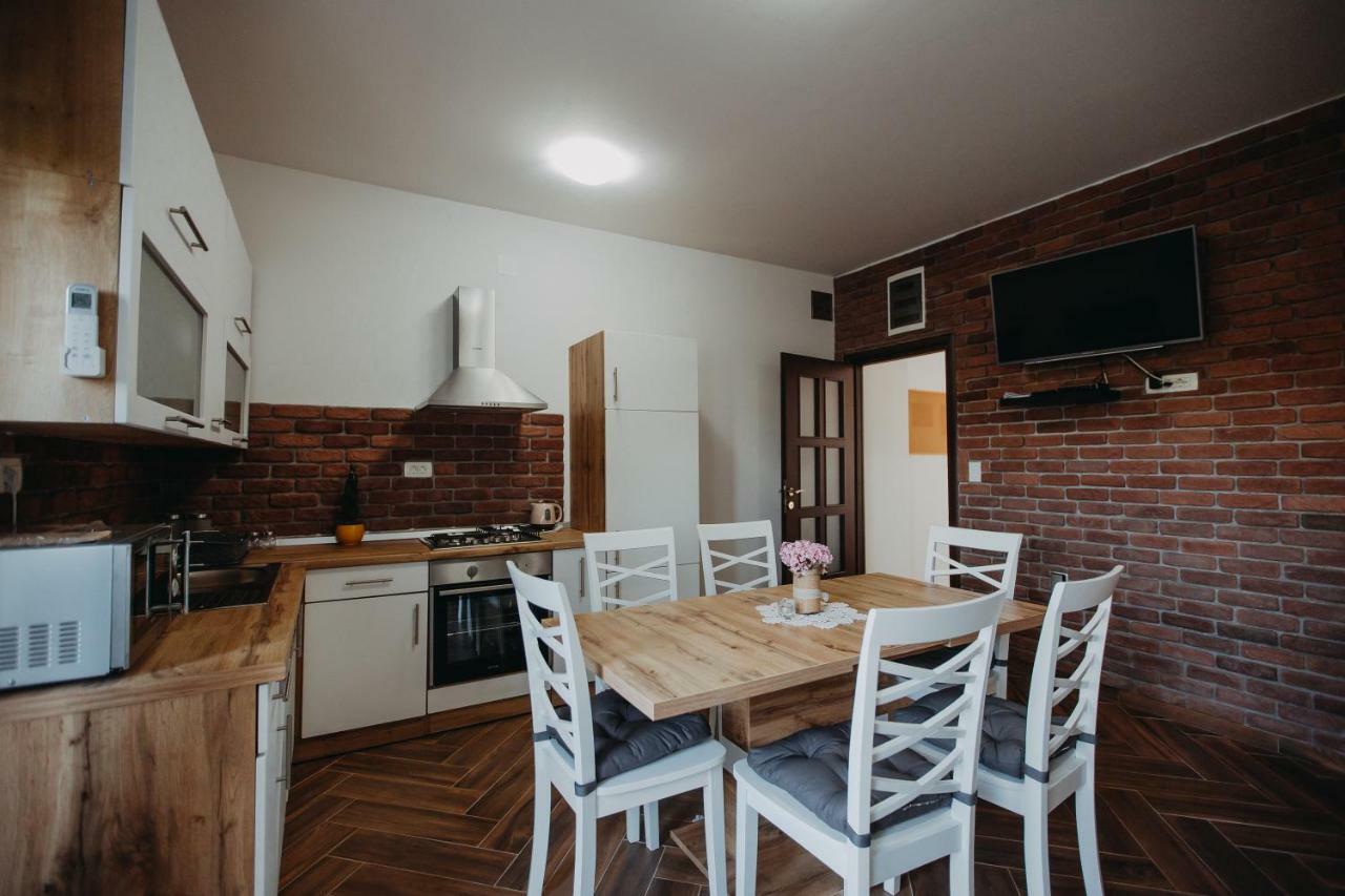 Apartman Vejama Josipdol Exteriör bild