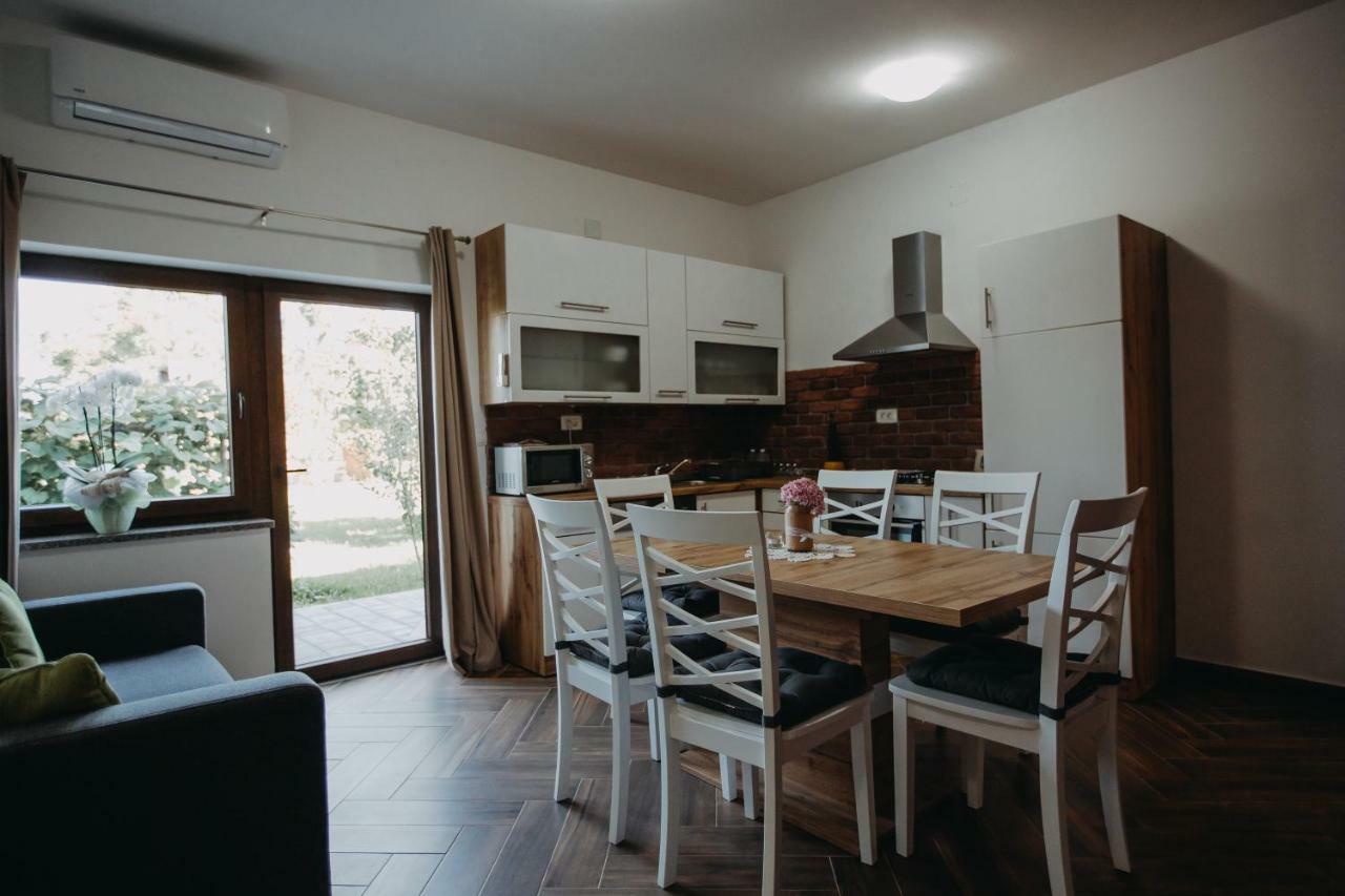 Apartman Vejama Josipdol Exteriör bild